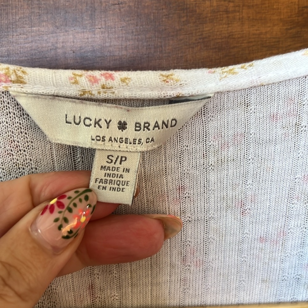 LUCKY BRAND Cottagecore Feminine Floral Pink Roses on White Blouse | S - Picture 4 of 8